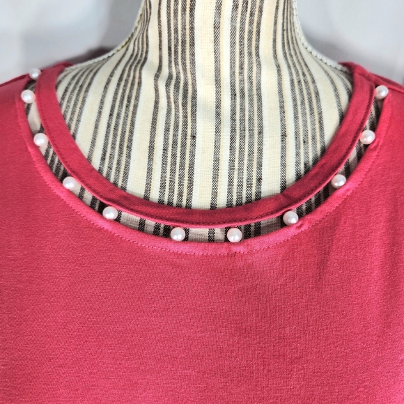 Adrian Delafield NWOT Pink Pearl Accent Front Neck Short Sleeve Top  Sz Medium - Picture 2 of 7